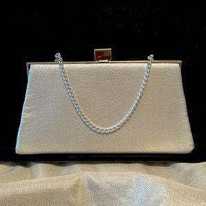 Benjamin Walk Woman’s Clutch